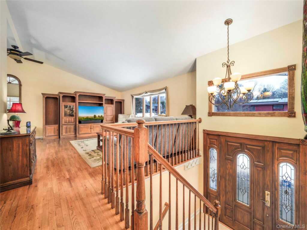 6 Hannah Lane, Valley Cottage, NY 10989 - Photo 3 of 22