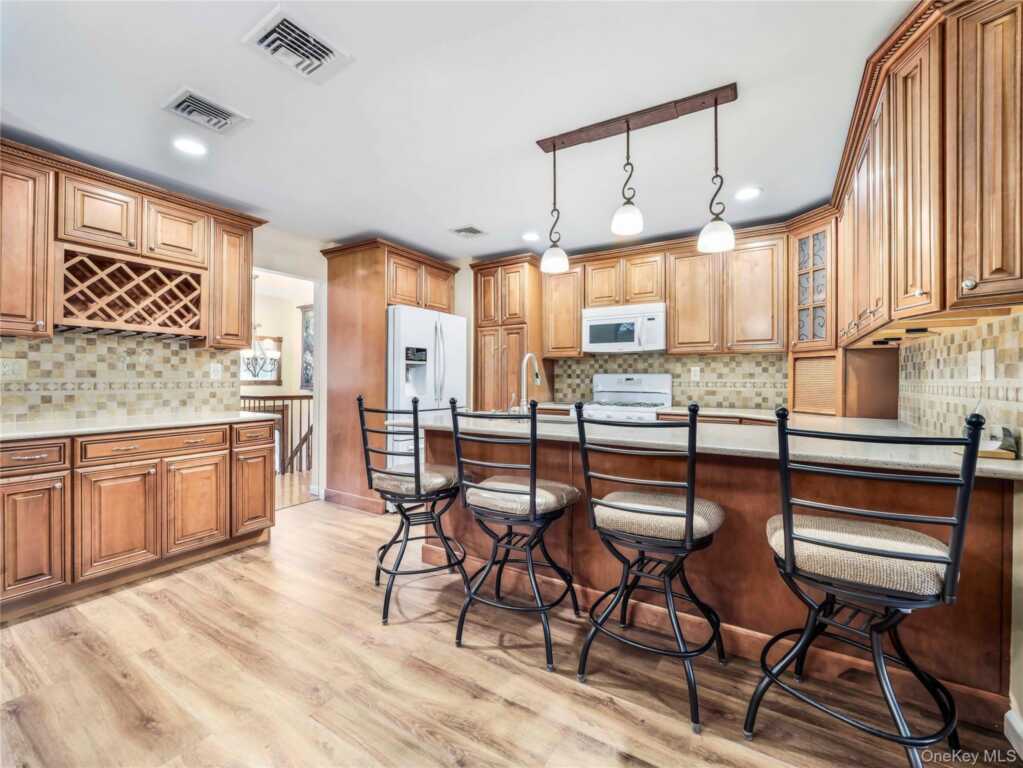 6 Hannah Lane, Valley Cottage, NY 10989 - Photo 8 of 22