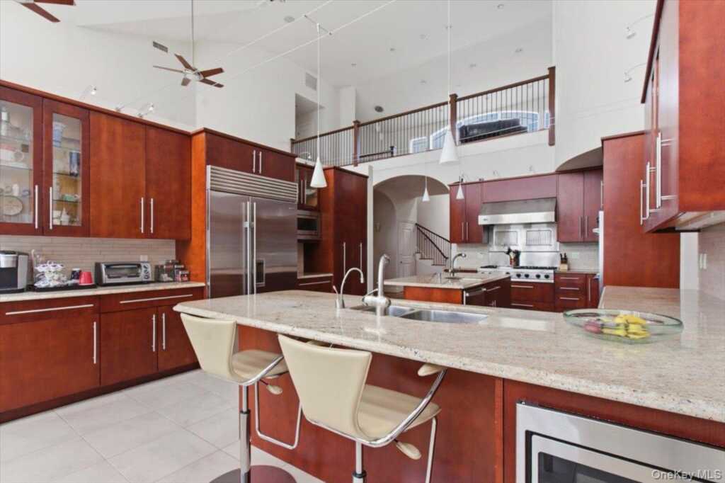 135 Kensington Oval, New Rochelle, NY 10805 - Photo 10 of 47