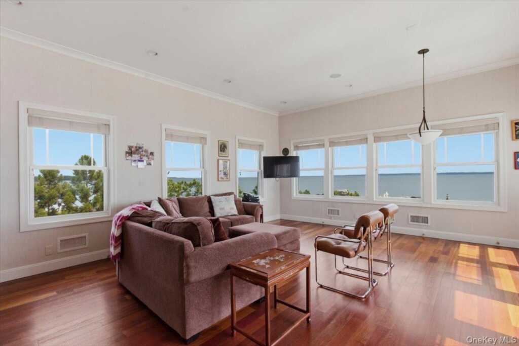 135 Kensington Oval, New Rochelle, NY 10805 - Photo 13 of 47