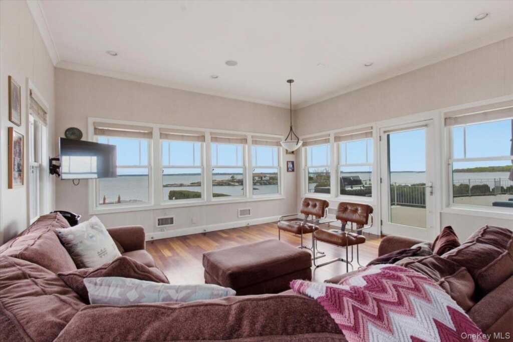 135 Kensington Oval, New Rochelle, NY 10805 - Photo 14 of 47
