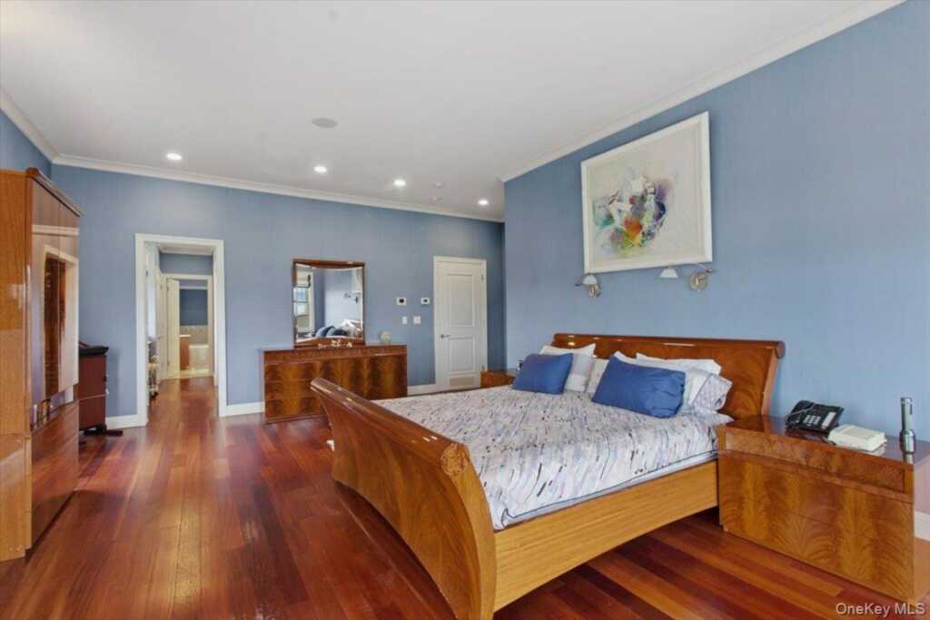 135 Kensington Oval, New Rochelle, NY 10805 - Photo 16 of 47