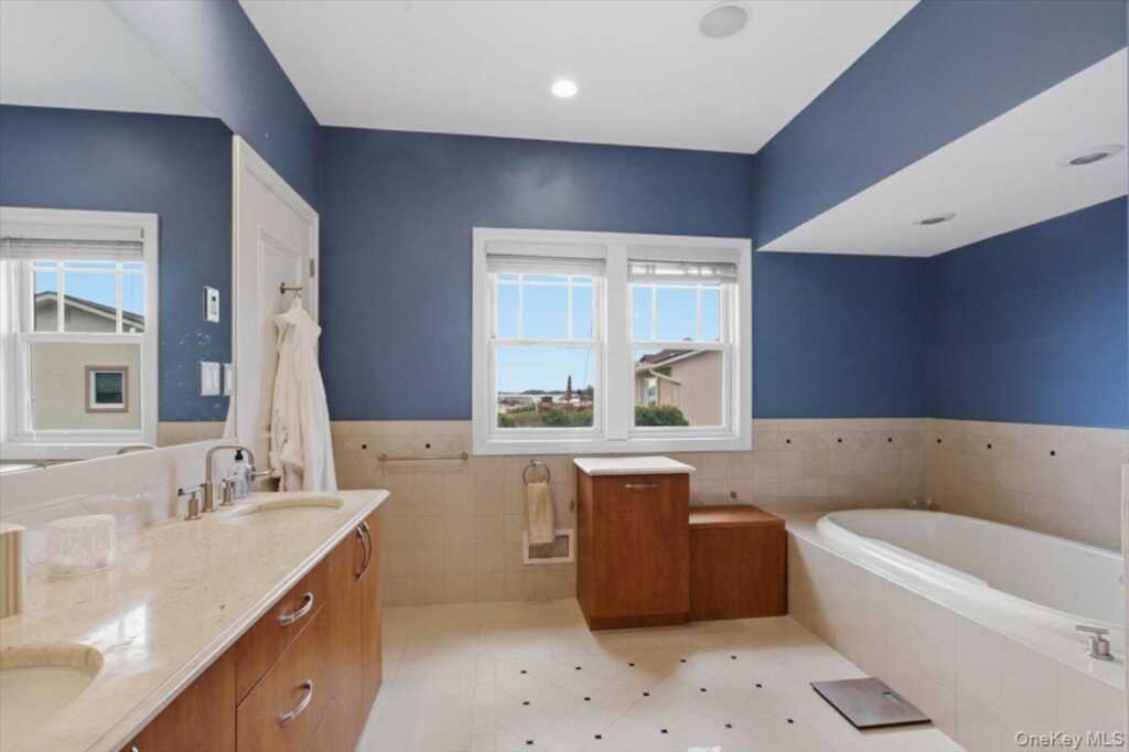 135 Kensington Oval, New Rochelle, NY 10805 - Photo 17 of 47