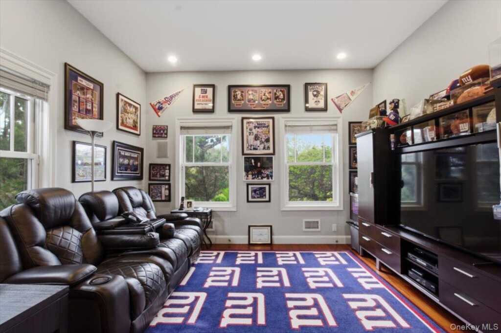 135 Kensington Oval, New Rochelle, NY 10805 - Photo 18 of 47