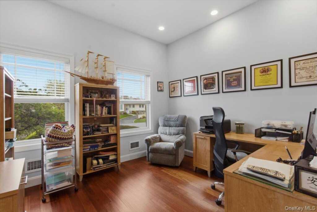 135 Kensington Oval, New Rochelle, NY 10805 - Photo 19 of 47