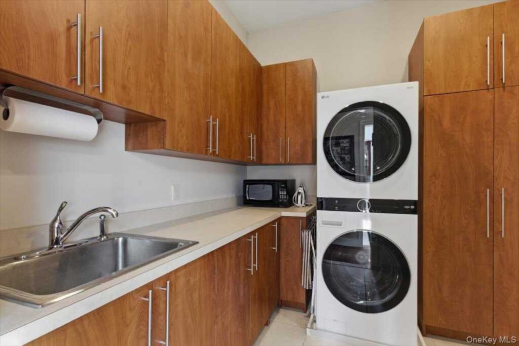 135 Kensington Oval, New Rochelle, NY 10805 - Photo 23 of 47