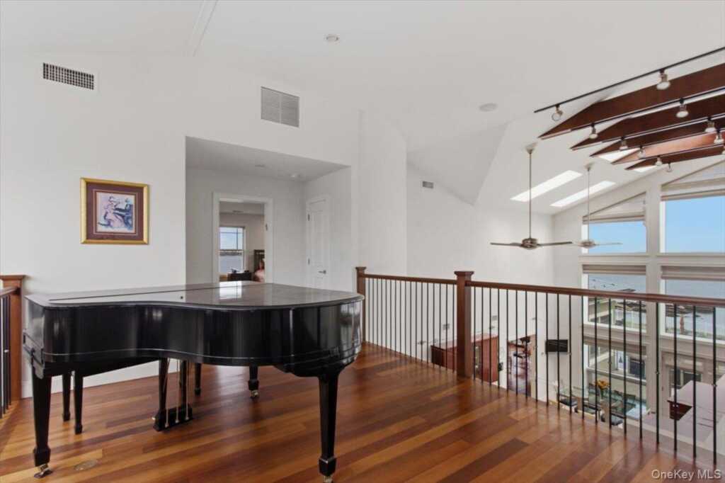 135 Kensington Oval, New Rochelle, NY 10805 - Photo 25 of 47