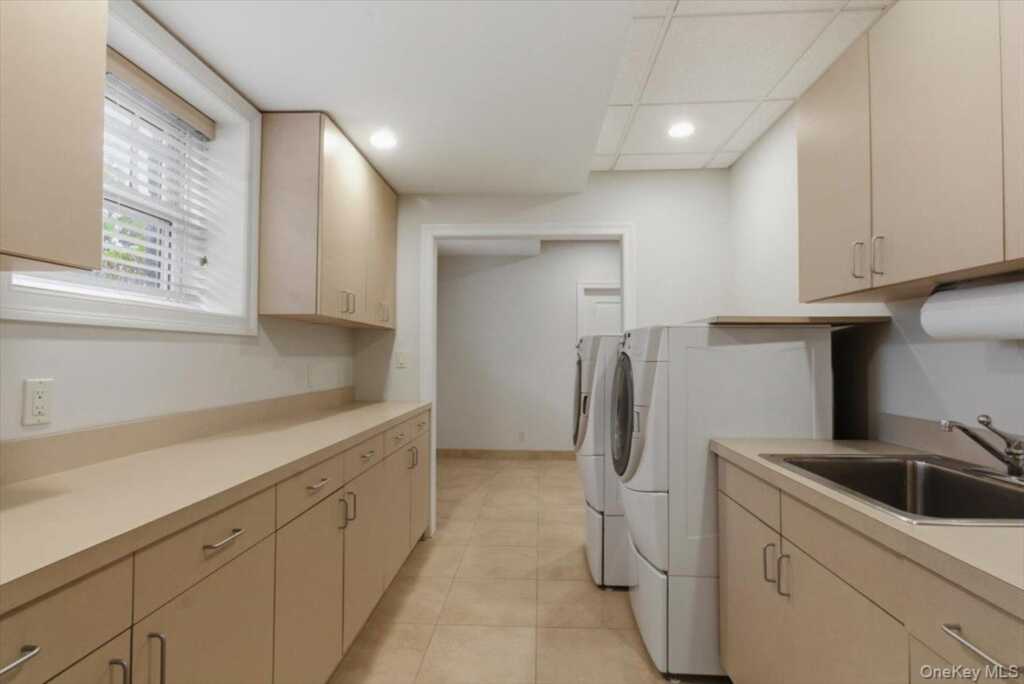 135 Kensington Oval, New Rochelle, NY 10805 - Photo 31 of 47