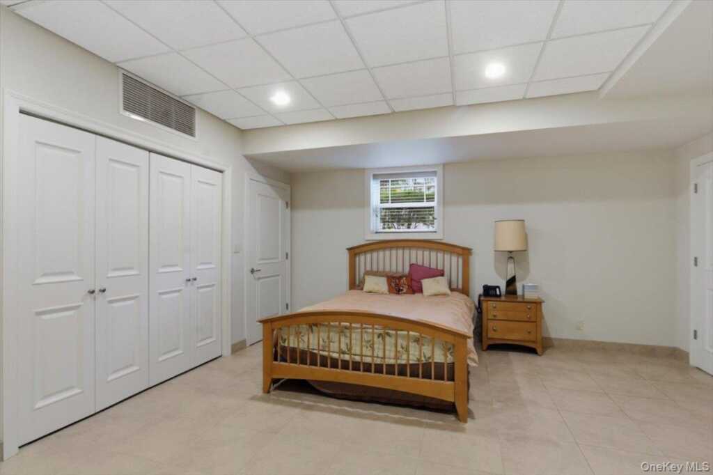 135 Kensington Oval, New Rochelle, NY 10805 - Photo 32 of 47