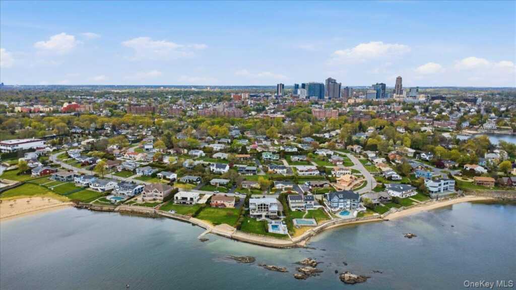 135 Kensington Oval, New Rochelle, NY 10805 - Photo 39 of 47