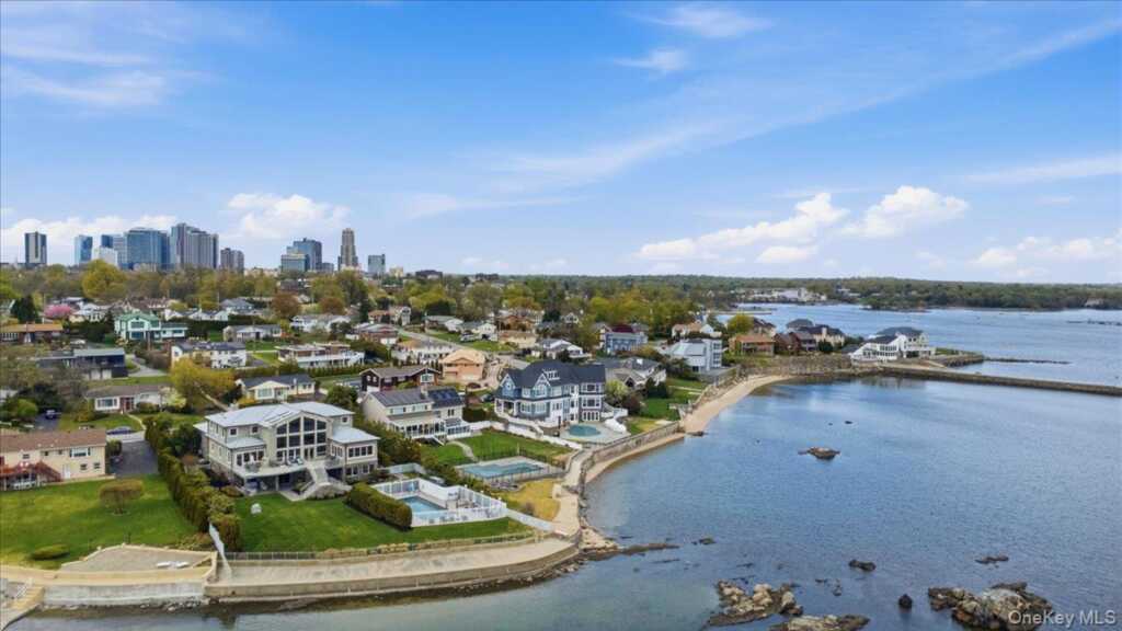 135 Kensington Oval, New Rochelle, NY 10805 - Photo 40 of 47