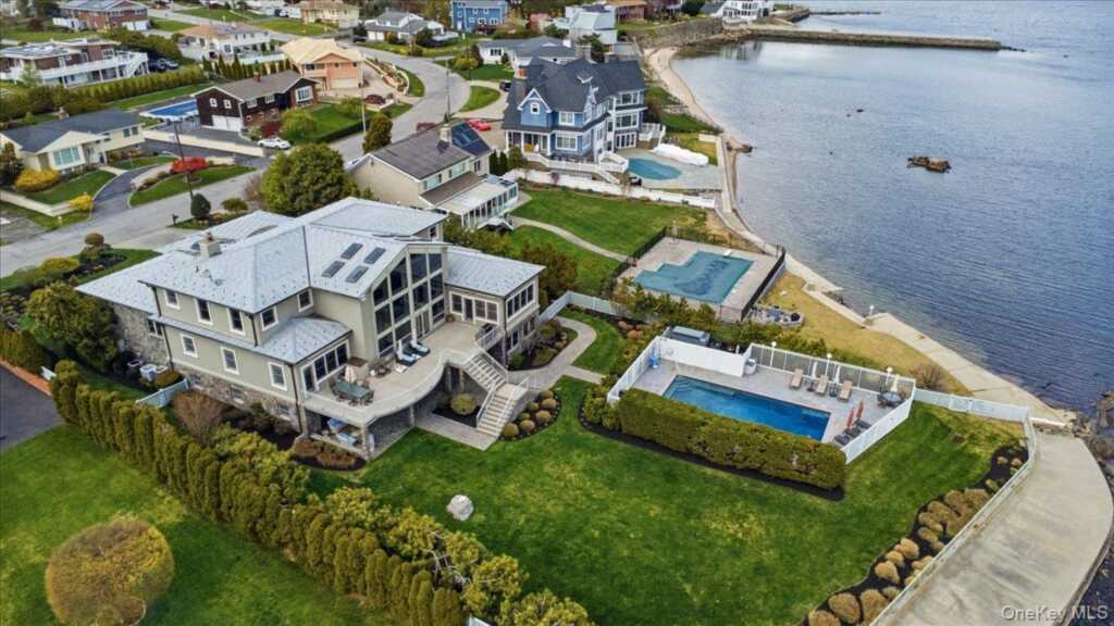 135 Kensington Oval, New Rochelle, NY 10805 - Photo 41 of 47