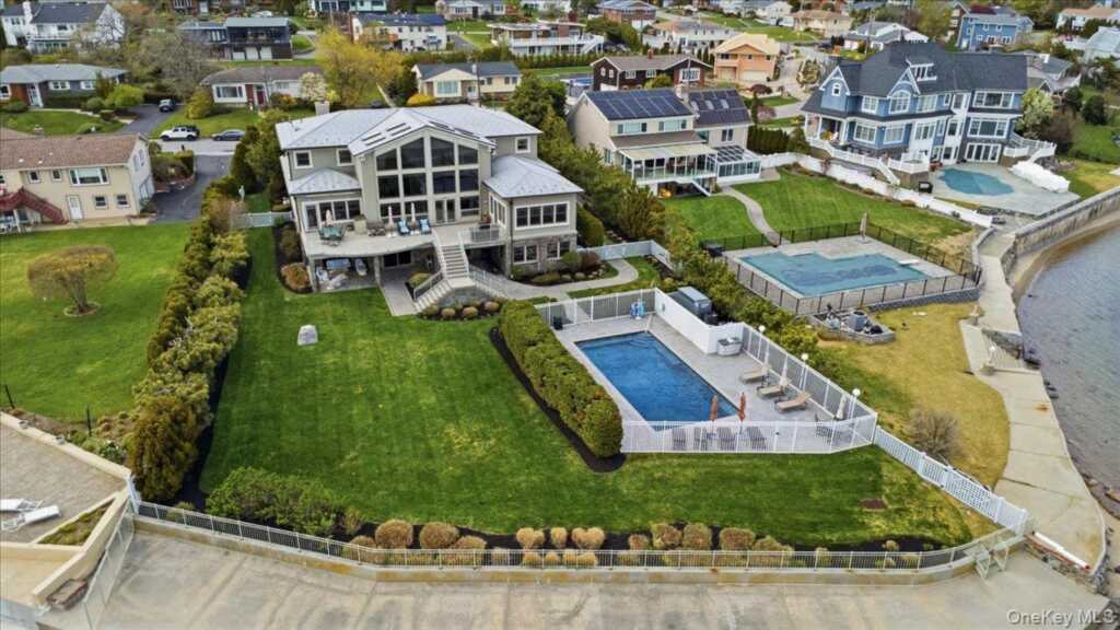 135 Kensington Oval, New Rochelle, NY 10805 - Photo 42 of 47