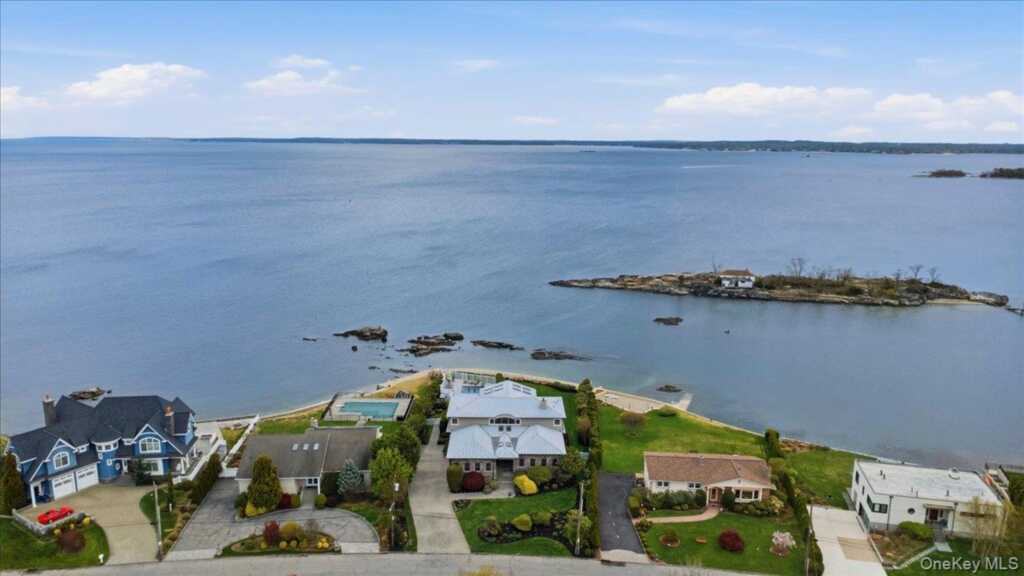 135 Kensington Oval, New Rochelle, NY 10805 - Photo 43 of 47