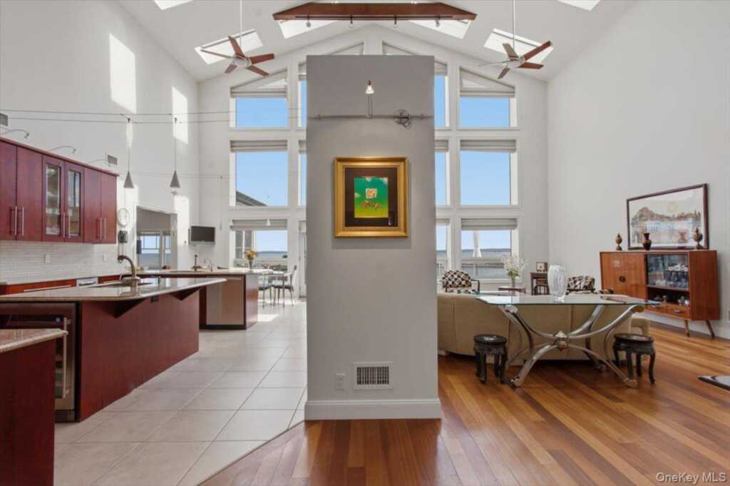 135 Kensington Oval, New Rochelle, NY 10805 - Photo 5 of 47