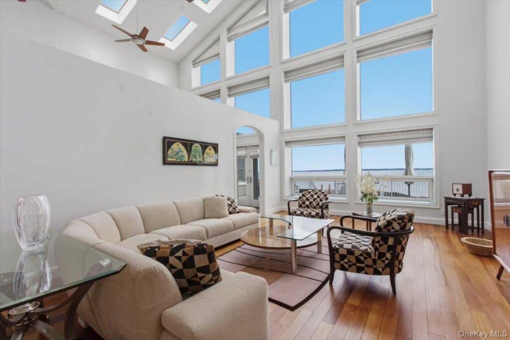 135 Kensington Oval, New Rochelle, NY 10805 - Photo 6 of 47