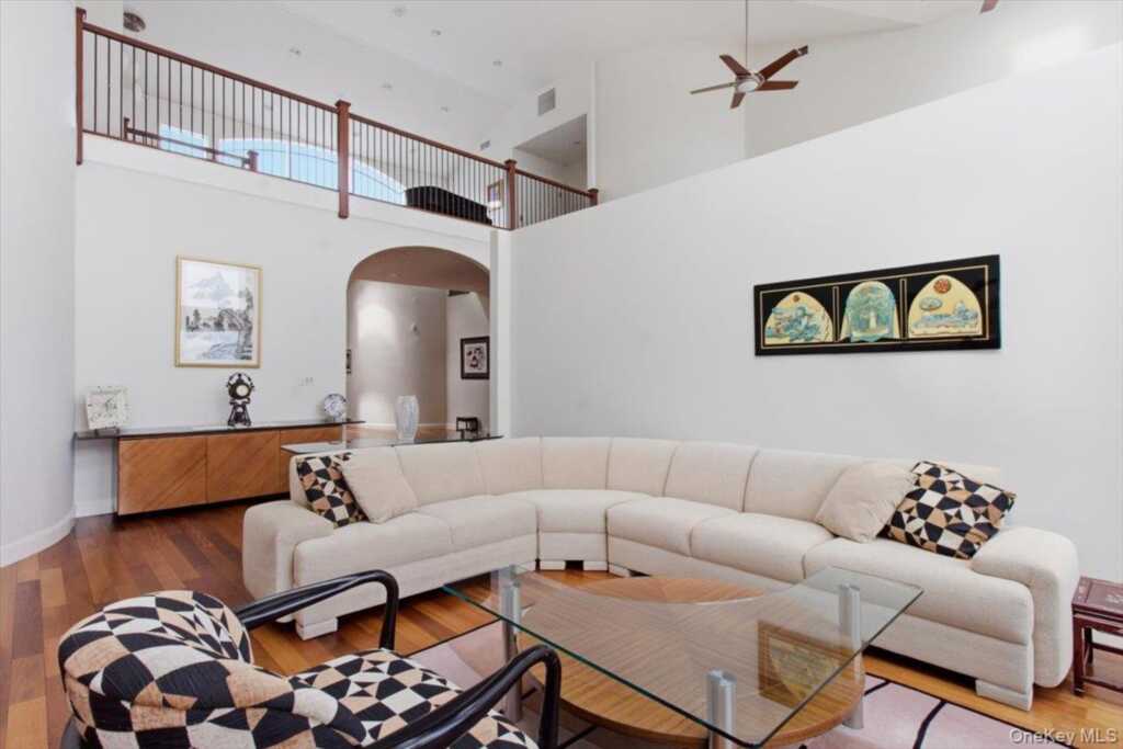 135 Kensington Oval, New Rochelle, NY 10805 - Photo 7 of 47
