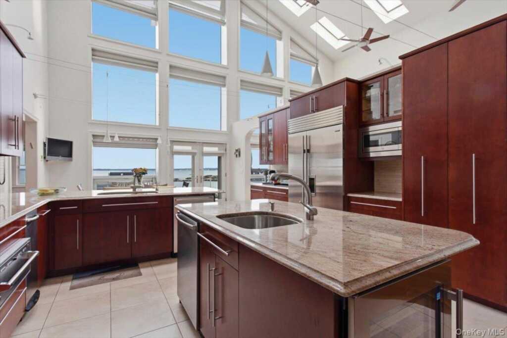 135 Kensington Oval, New Rochelle, NY 10805 - Photo 8 of 47