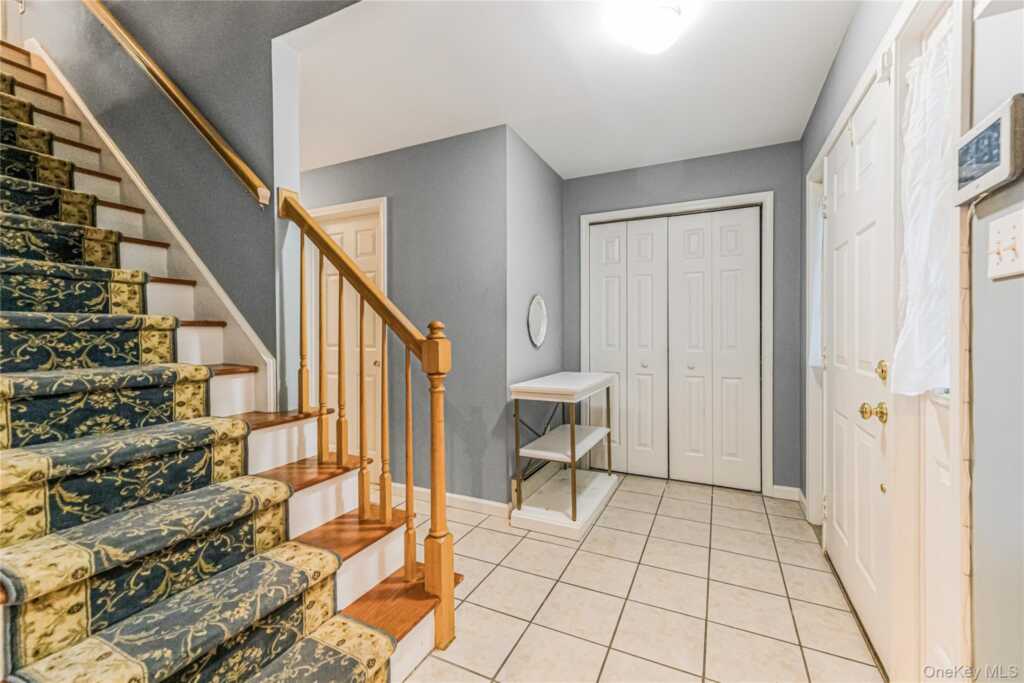 145 Walworth Avenue, White Plains, NY 10606 - Photo 3 of 36
