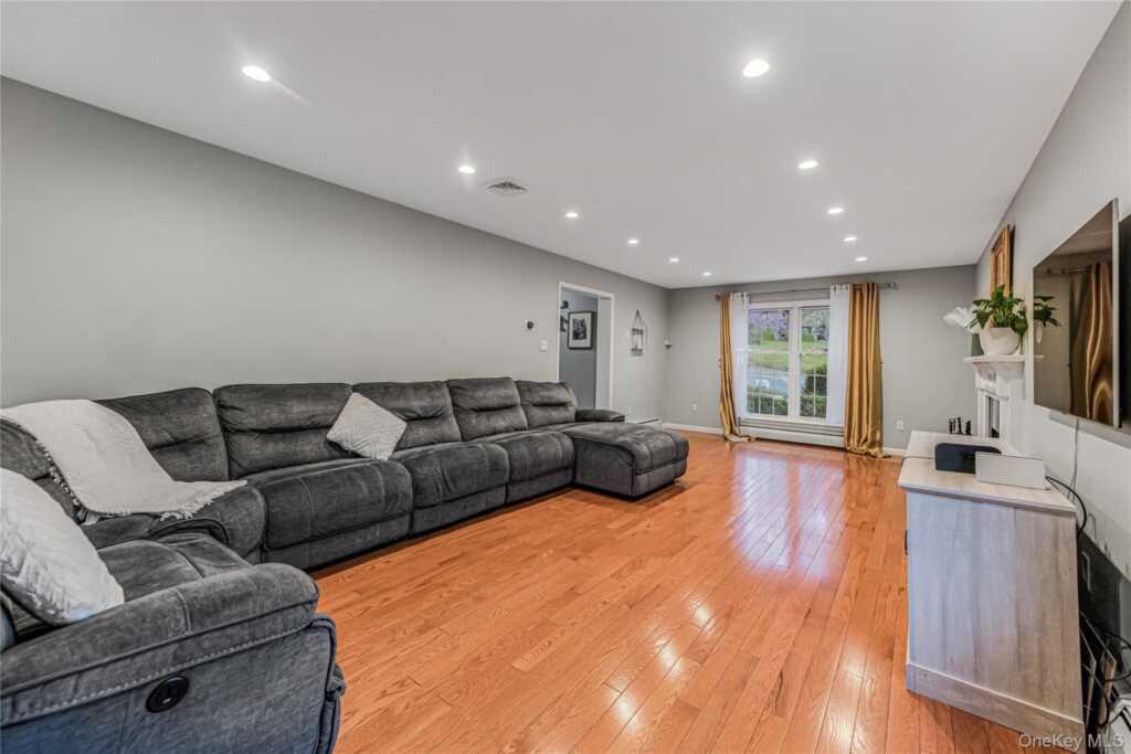 145 Walworth Avenue, White Plains, NY 10606 - Photo 7 of 36