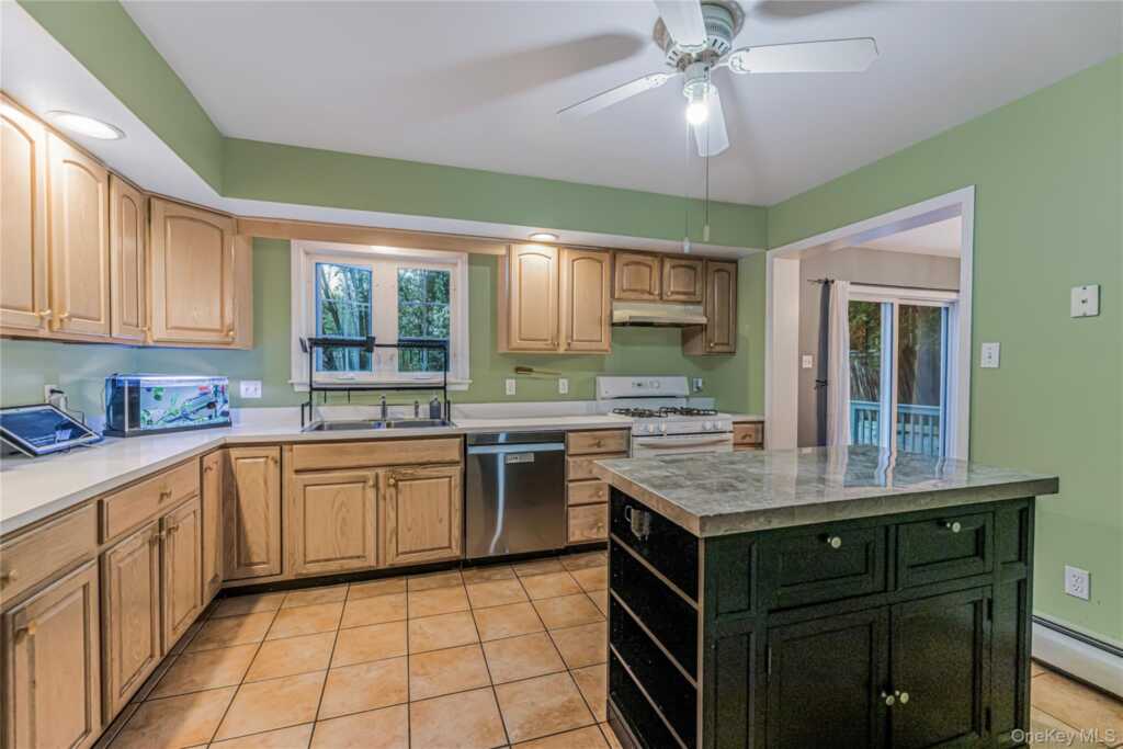 145 Walworth Avenue, White Plains, NY 10606 - Photo 8 of 36