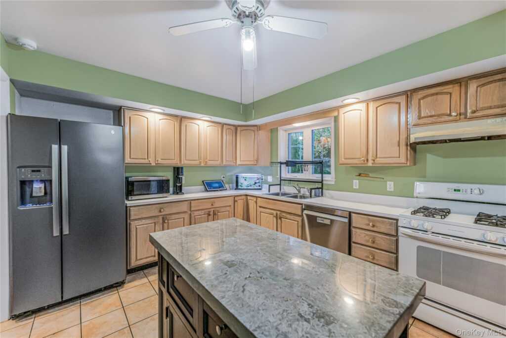 145 Walworth Avenue, White Plains, NY 10606 - Photo 9 of 36