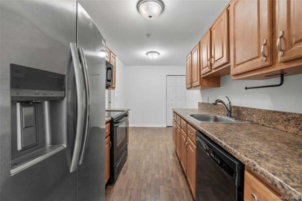 24 Carhart Avenue, Unit #318, White Plains, NY 10605 - Photo 12 of 23