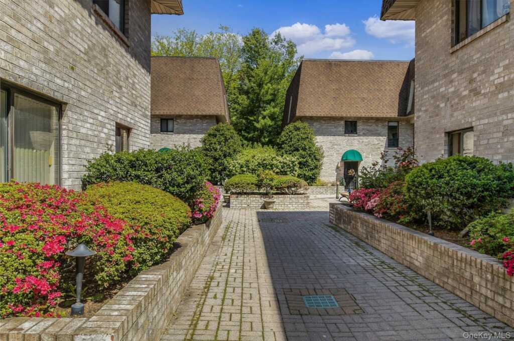 24 Carhart Avenue, Unit #318, White Plains, NY 10605 - Photo 3 of 23