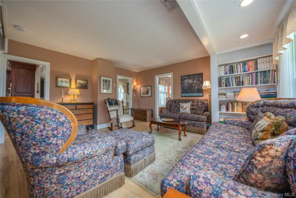 302 Laurel Road, Pearl River, NY 10965 - Photo 13 of 28