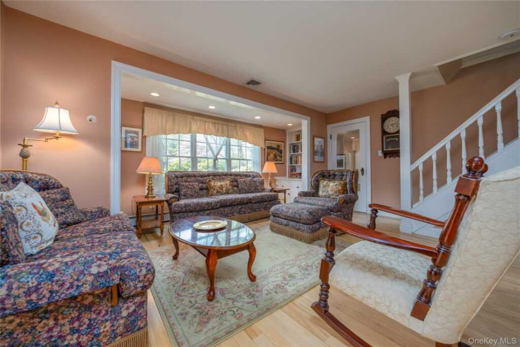 302 Laurel Road, Pearl River, NY 10965 - Photo 14 of 28