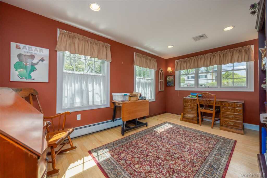 302 Laurel Road, Pearl River, NY 10965 - Photo 15 of 28