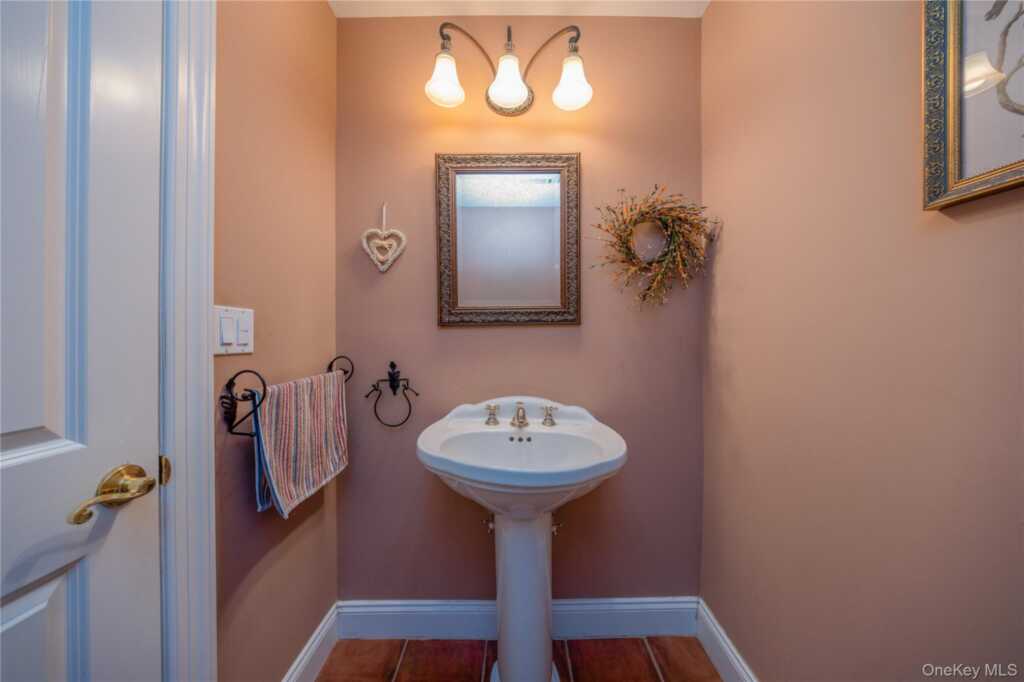 302 Laurel Road, Pearl River, NY 10965 - Photo 16 of 28