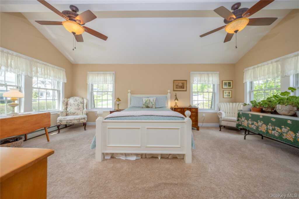 302 Laurel Road, Pearl River, NY 10965 - Photo 17 of 28