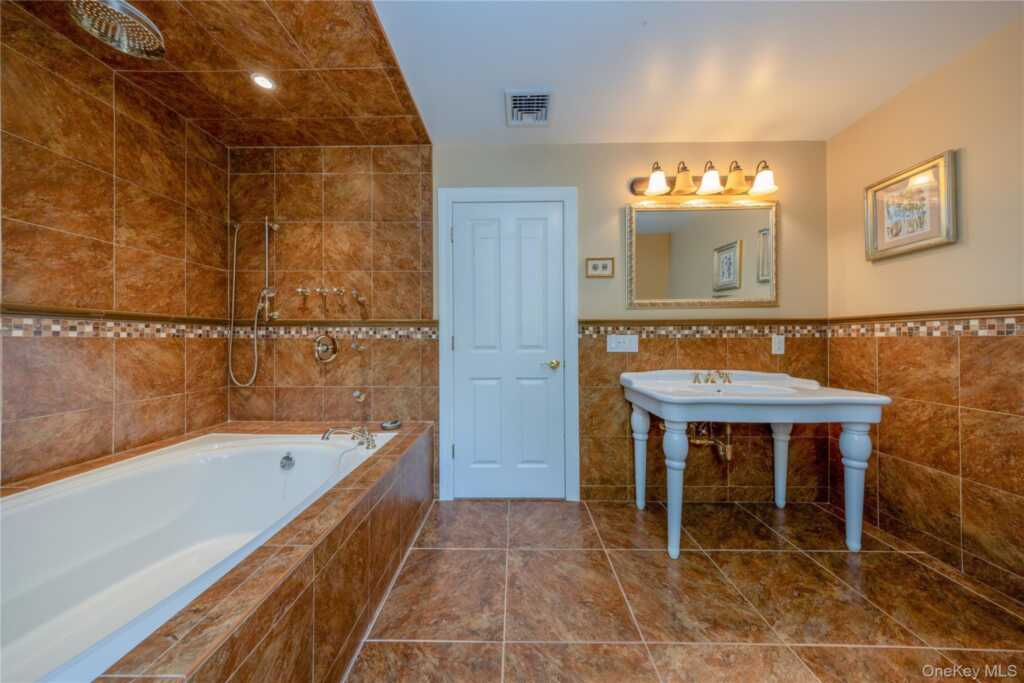 302 Laurel Road, Pearl River, NY 10965 - Photo 18 of 28