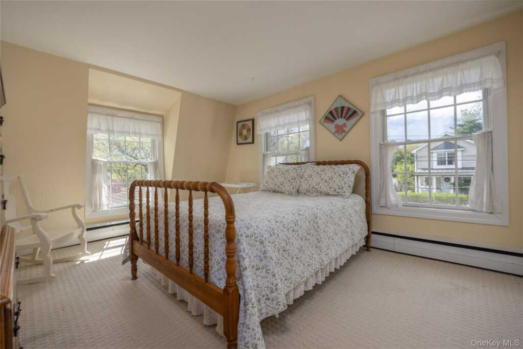 302 Laurel Road, Pearl River, NY 10965 - Photo 19 of 28