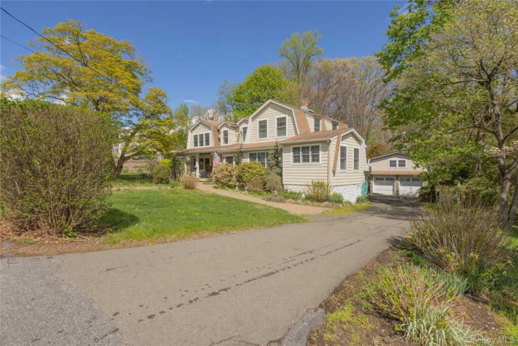 302 Laurel Road, Pearl River, NY 10965 - Photo 2 of 28