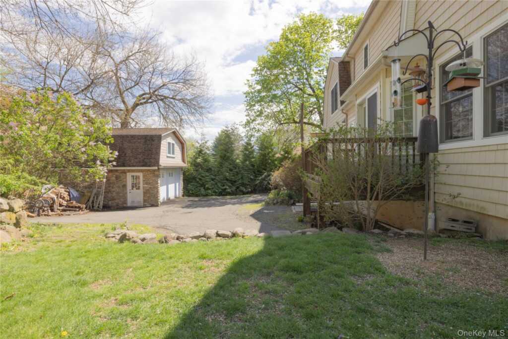 302 Laurel Road, Pearl River, NY 10965 - Photo 24 of 28