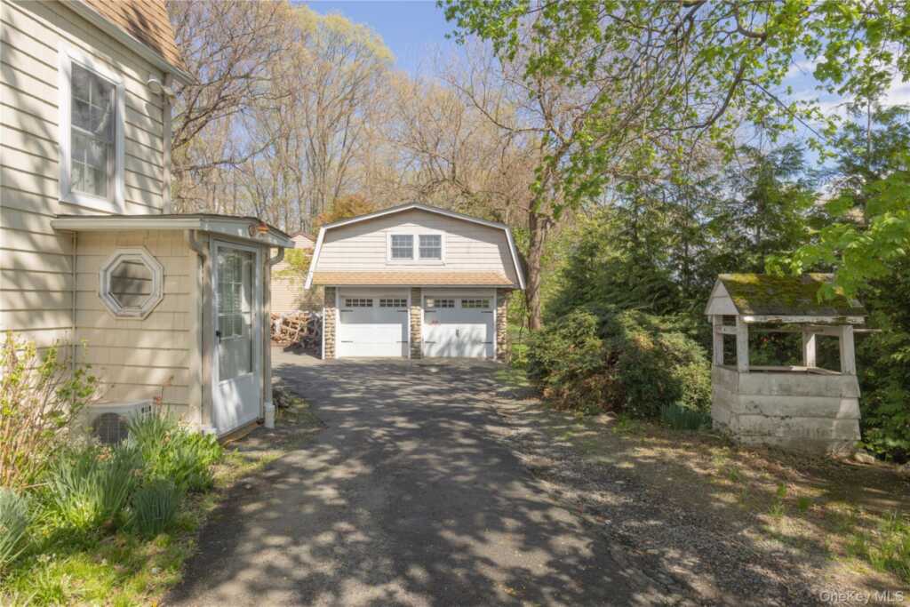 302 Laurel Road, Pearl River, NY 10965 - Photo 25 of 28