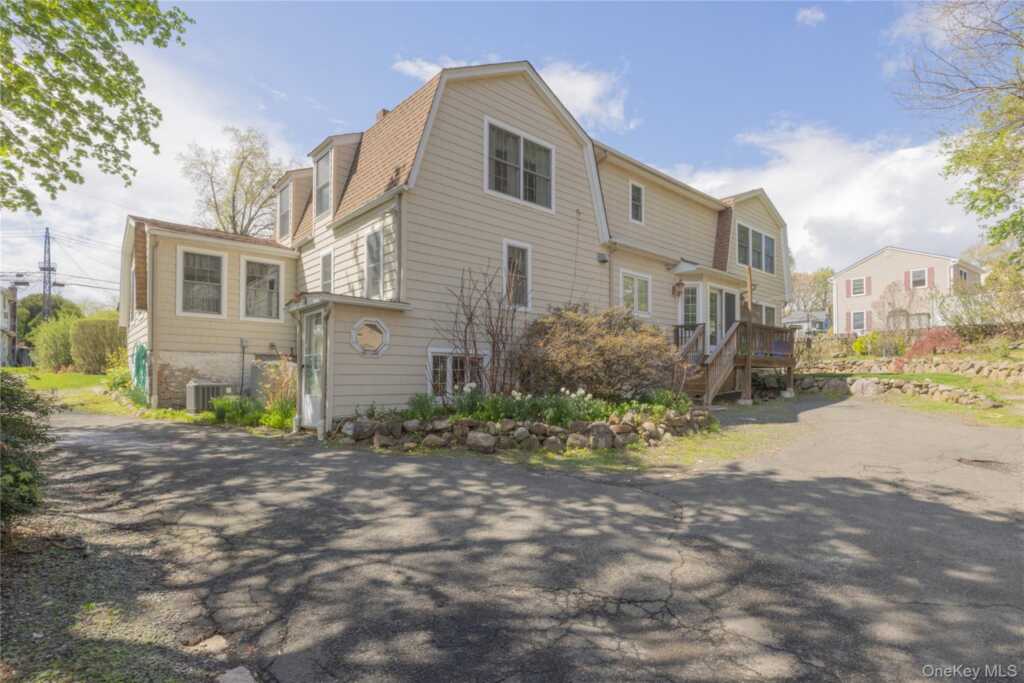 302 Laurel Road, Pearl River, NY 10965 - Photo 26 of 28