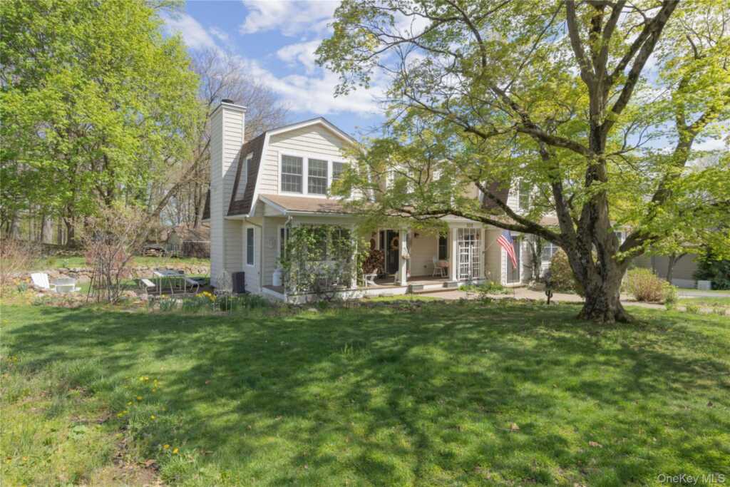 302 Laurel Road, Pearl River, NY 10965 - Photo 3 of 28