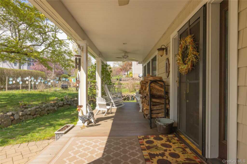 302 Laurel Road, Pearl River, NY 10965 - Photo 4 of 28