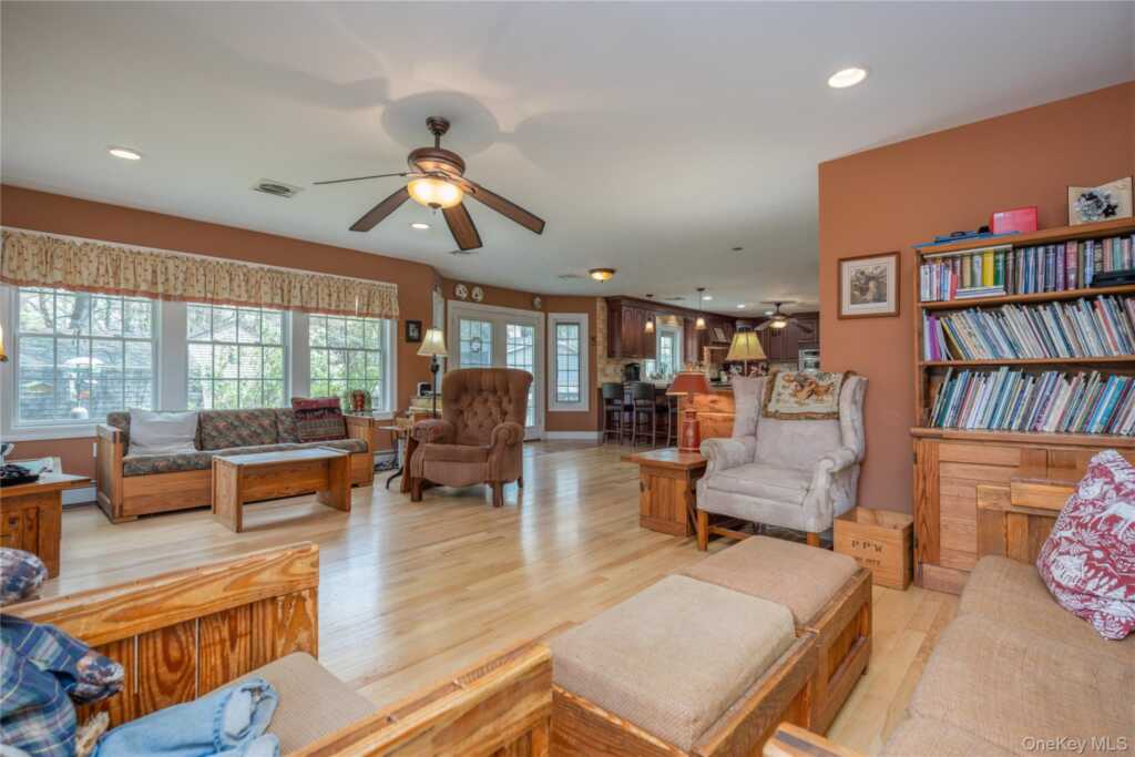 302 Laurel Road, Pearl River, NY 10965 - Photo 7 of 28