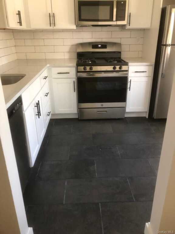 85 N Middletown Road, Unit #A7, Nanuet, NY 10954 - Photo 5 of 12