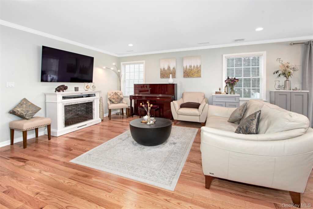 130 Wappanocca Avenue, Rye, NY 10580 - Photo 2 of 16