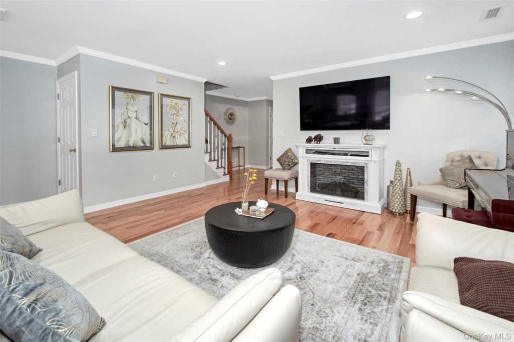 130 Wappanocca Avenue, Rye, NY 10580 - Photo 3 of 16