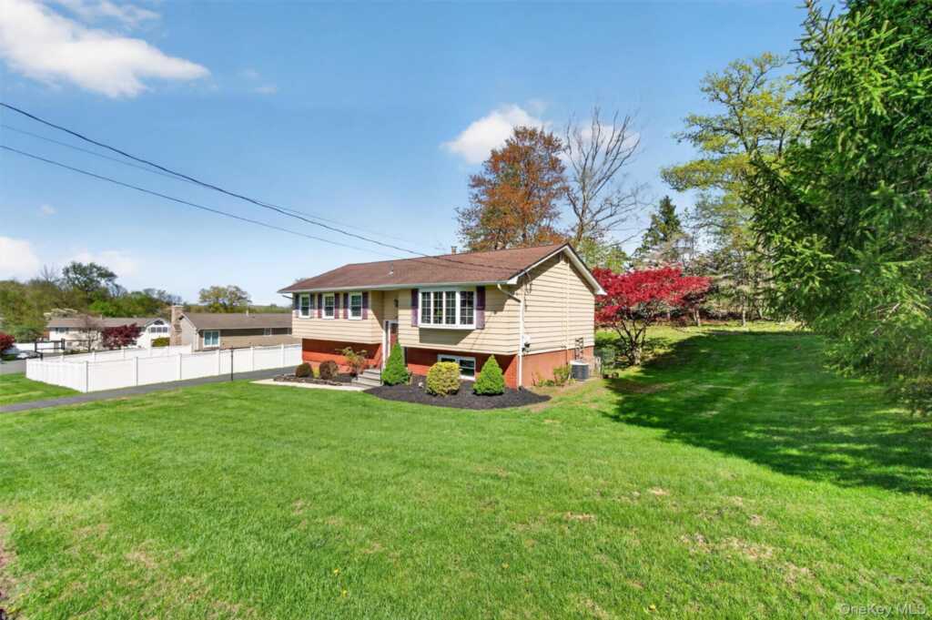 10 Termasen Drive, Stony Point, NY 10980 - Photo 3 of 41