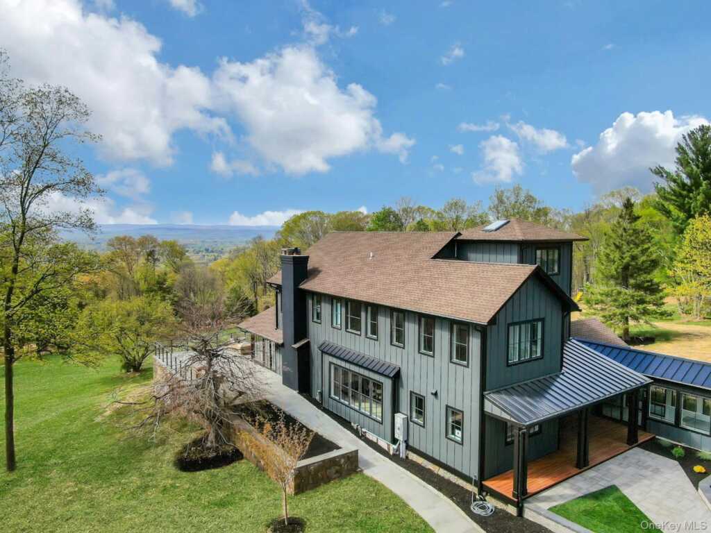 20 Old Stone Road, Valley Cottage, NY 10989 - Photo 2 of 39