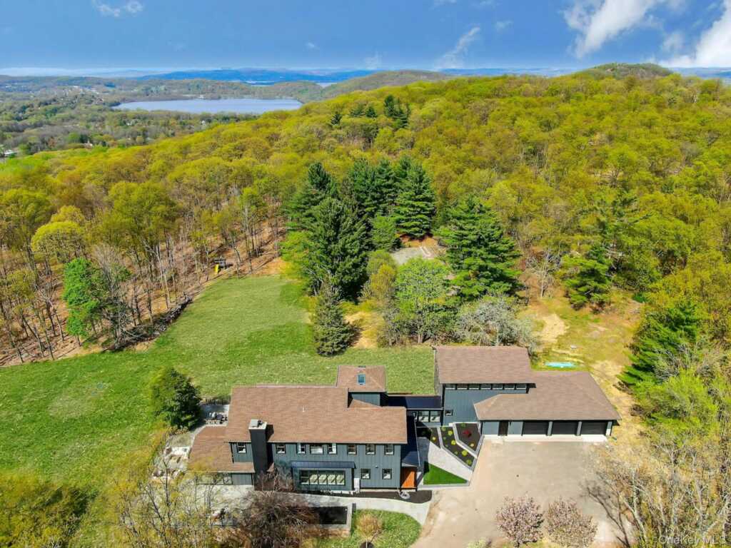 20 Old Stone Road, Valley Cottage, NY 10989 - Photo 6 of 39