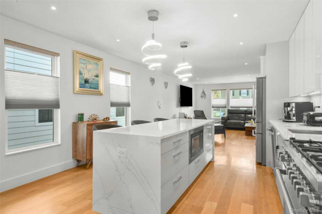 208 Florence Street, Rye, NY 10543 - Photo 6 of 43