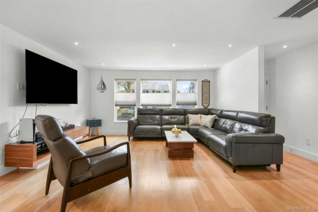 208 Florence Street, Rye, NY 10543 - Photo 8 of 43